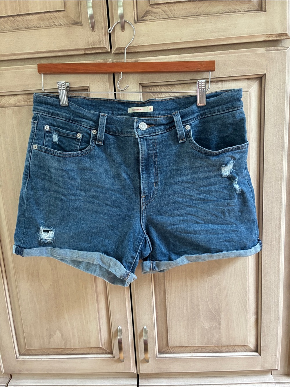 Levi's Dark Blue Distressed Rolled-Hem Jean Shorts sz 31